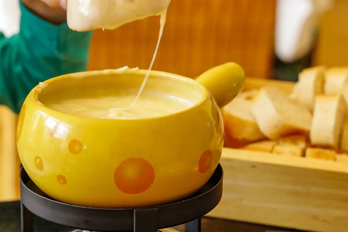 fondue de queso con pan, fondue de queso facil, fondue de queso, queso para fondue, comprar fondue de queso